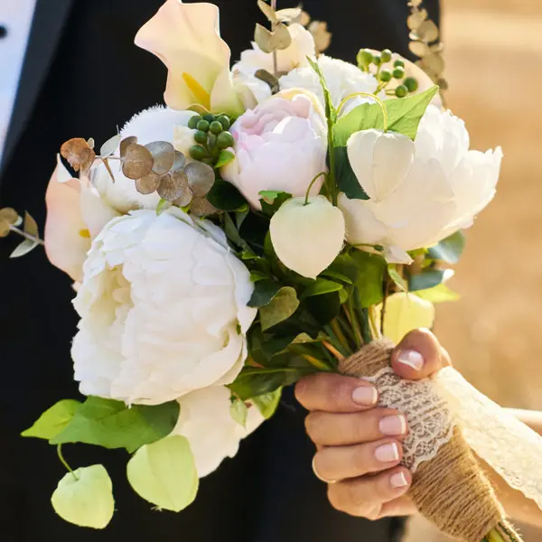Bloemen die spreken op jullie grote dag: bruidswerk in Overijssel
